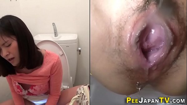 Plassende Aziaten pornofilmpje