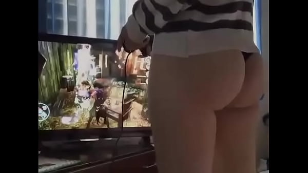 Se da cuenta que la estoy grabando y se nalguea