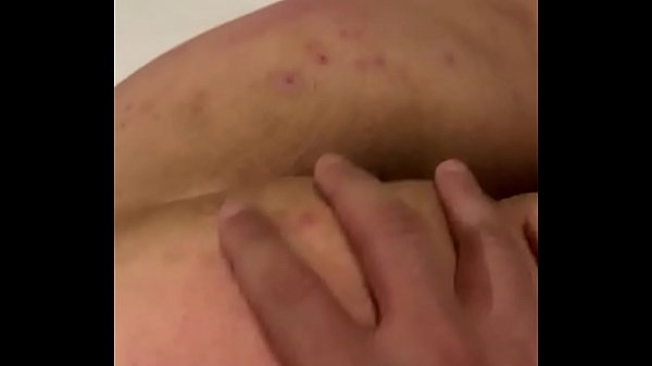 Palmadas na bundona branca