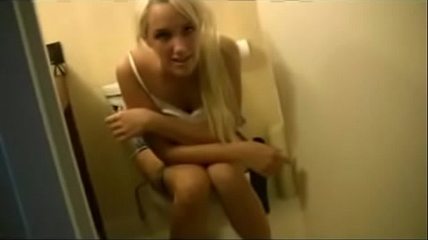 sexy girl pee